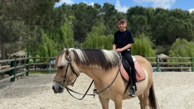 Evinde ölü bulunan 13 yaşındaki çocuğun cenazesi Adli Tıp Kurumu'ndan alındı