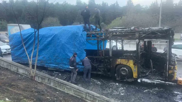 Eyüpsultan'da İETT otobüsü alev topuna döndü