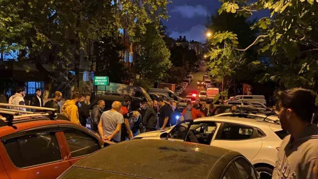 Eyüpsultan'da otomobillere rastgele silahla ateş açan şüpheli 6 aracı kurşunladı