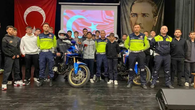 Ezine'de motosiklet sürücülerine yönelik eğitim