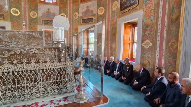 Fatih Sultan Mehmed Han kabri başında dualarla anıldı