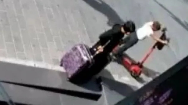 Fatih'te 11 yaşındaki çocuk, gözüne kestirdiği 7 elektrikli scooterı böyle çaldı
