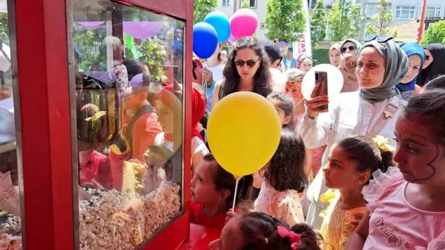 Fatih'te çocuklar için yaz şenliği etkinliği düzenlendi