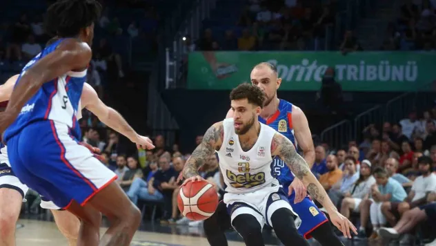 Fenerbahçe, Efes'i farklı yenerek final serisinde durumu 2-0 yaptı