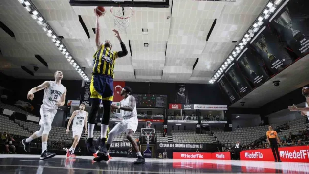 Fenerbahçe, finalde A. Efes'in rakibi oldu