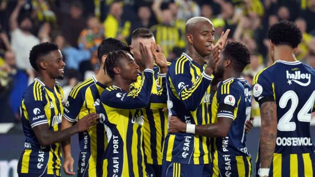 Fenerbahçe, liderle arasında puan farkını 1'e indirdi
