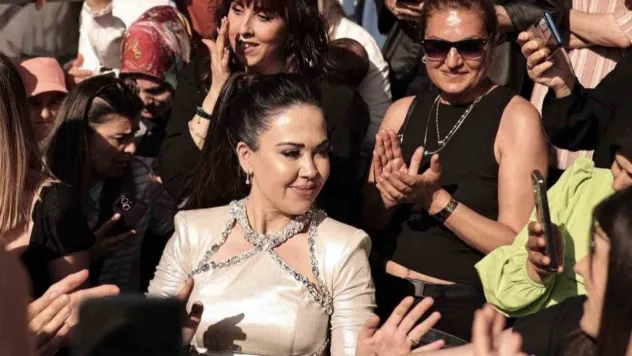 Fenomen Özlem Lina Öz'ün güzellik salonu açılışında izdiham yaşandı