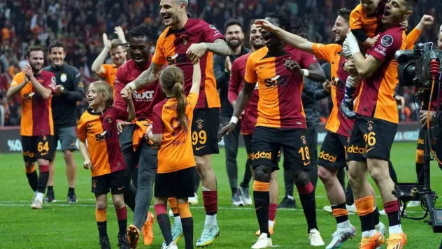 Galatasaray'da hedef şampiyonluğu derbi galibiyetiyle kutlamak