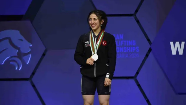 Gamze Altun, Avrupa Halter Şampiyonası'nda altın madalya kazandı