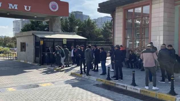 Gaziosmanpaşa'da gerçekleşen motor kazasında hayatını kaybeden iki gencin cenazesi Adli Tıp Kurumundan alındı