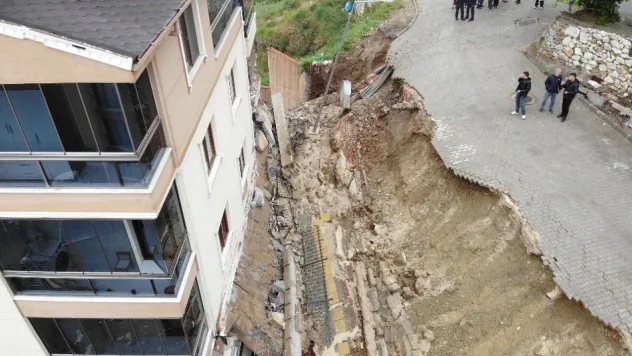 Gemlik'teki heyelanın boyutu havadan görüntülendi