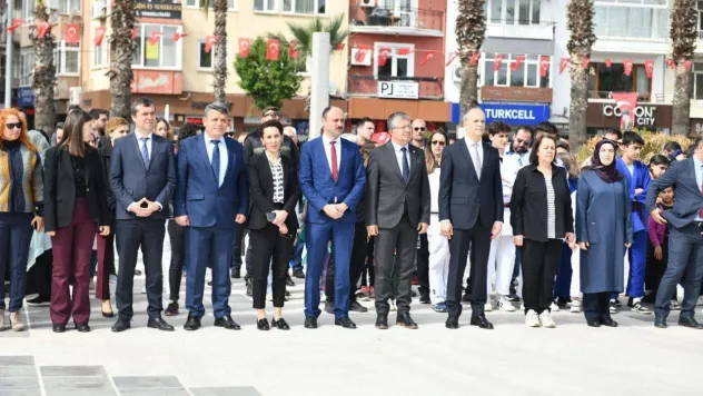 Gençlik Haftası kutlamaları çelenk töreni ile başladı