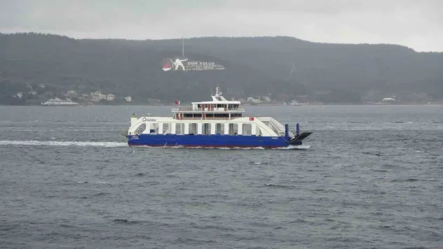 Gökçeada ve Bozcaada'ya feribot seferlerine fırtına engeli