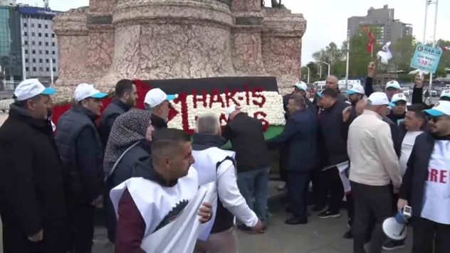 HAK-İŞ Konfederasyonu üyeleri, Kazancı Yokuşu'na karanfil, Taksim'e çelenk bıraktı