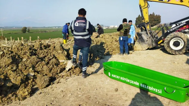 Hatay'da cenazeler defnediliyor
