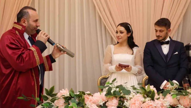 Hataylı depremzede çifte Yalova'da buruk nikah töreni