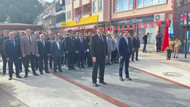 Havran'da Cumhuriyetin 102. Yılı kutlamaları çelenk sunma töreniyle başladı