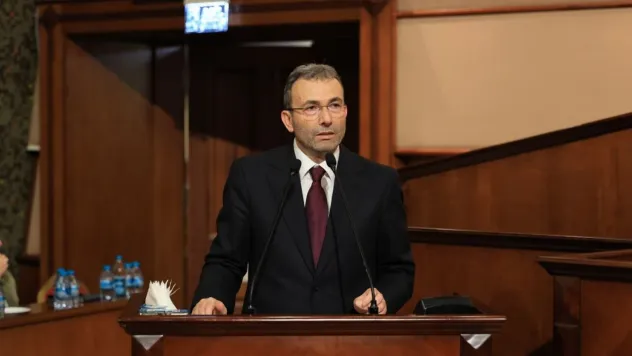 İBB'de mikrofon gerginliği: Başkan Cin İmamoğlu'nu eleştirince İBB Başkan Vekili Aslan mikrofonu kapattırdı