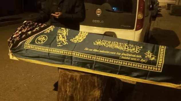 İBB'nin aracı arızalandı, cenaze saatlerce sokakta kaldı