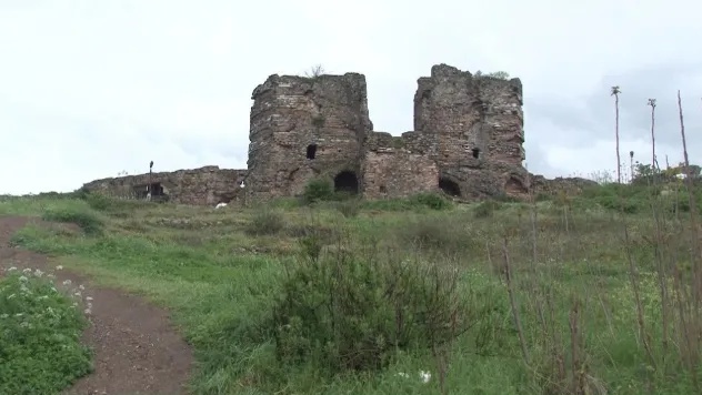 İBB restore edeceğini açıklamıştı, 'Yoros Kalesi' harabeye döndü