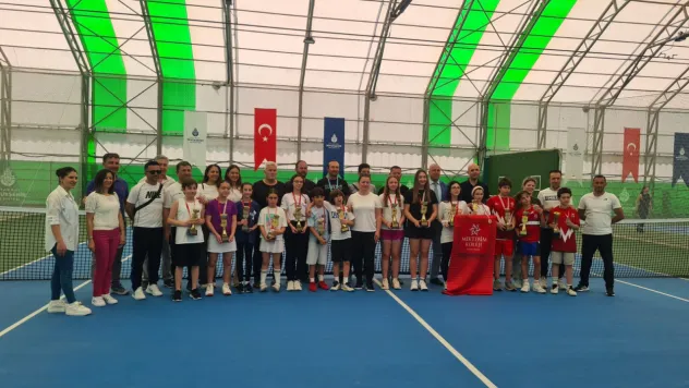 İki Kardeşten Çifte Tenis Başarısı