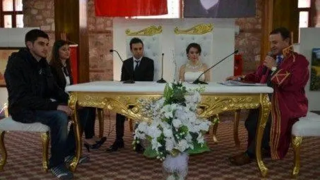 Işıklar, bir ömür mutluluklar diledi
