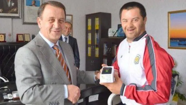 Işıklar Şampiyonun Başarısını Ödüllendirdi