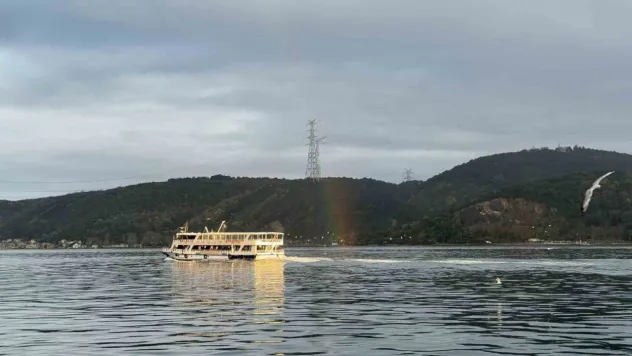 İstanbul Boğazı'nda gökkuşağı şöleni