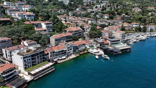 İstanbul Boğazı'ndaki kaçak yapıların yıkımına devam ediliyor