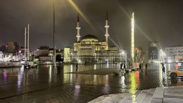 İstanbul'da fırtına ve yağmur