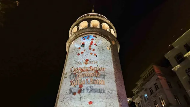 İstanbul'da Öğretmenler Günü Galata Kulesi'ne yansıtılan görsellerle kutlandı
