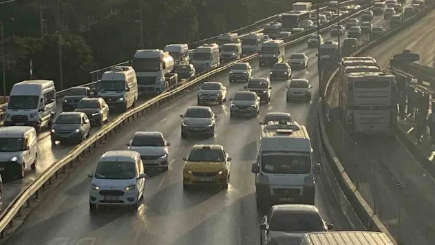 İstanbul'da okulların açılmasıyla trafik yoğunluğu arttı