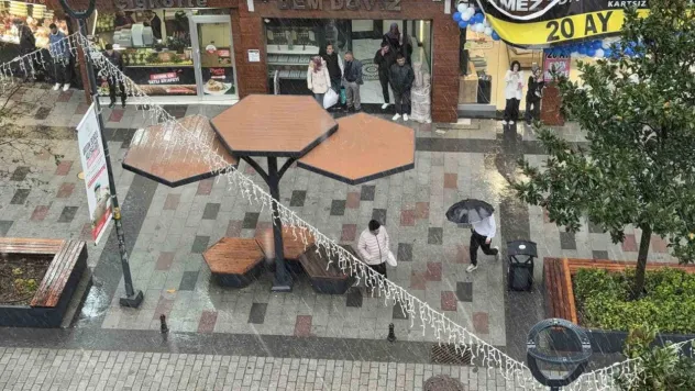 İstanbul'da şiddetli yağış ve lodos etkili oldu