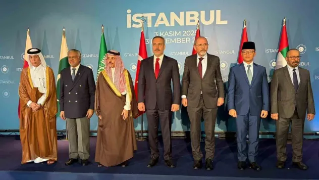 İstanbul'daki kritik Gazze toplantısı başladı