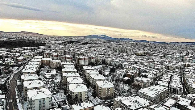 İstanbul'un yüksek kesimleri beyaza büründü