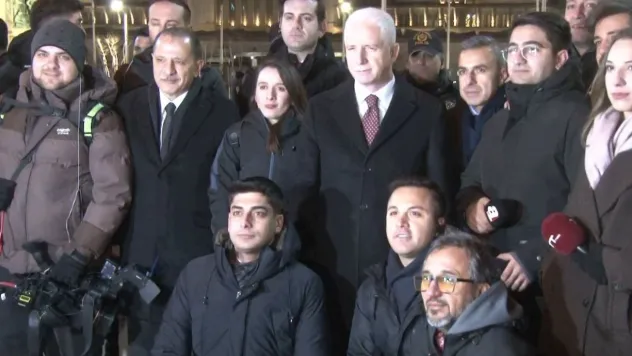 İstanbul Valisi Gül ve İl Emniyet Müdürü Yıldız, Taksim'de denetim noktasını ziyaret etti