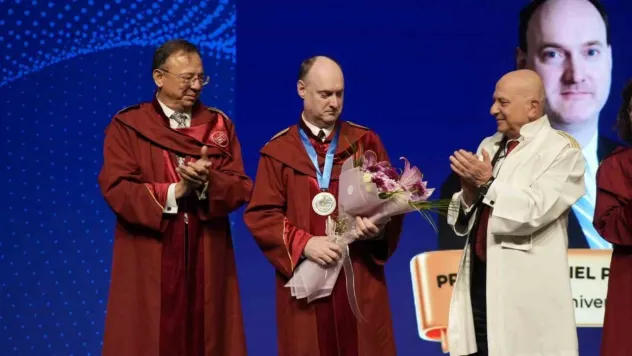 İstinye Üniversitesi Bilim Nişanı, Harvard Üniversitesi'nden Prof. Dr. Daniel Cahill'e takdim edildi