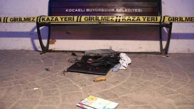 İzmit'te otobüs durağındaki şüpheli çanta polisi alarma geçirdi