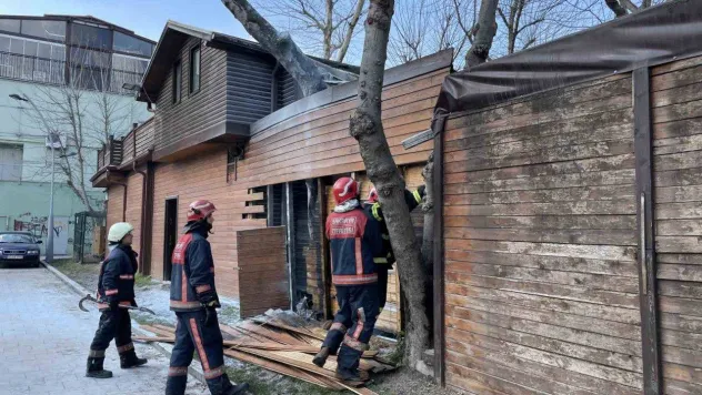 Kafede çıkan yangın itfaiye ekiplerince söndürüldü