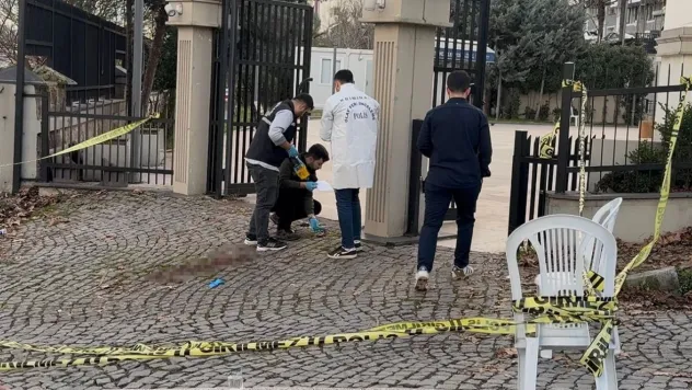 Kağıthane'de ağabey, annesinin cenazesinde kardeşini silahla vurarak öldürdü