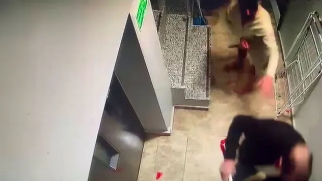 Kağıthane'de aldattığını öne sürdüğü eşi ve sevgilisini otelde basarak yaraladı, o anlar kamerada