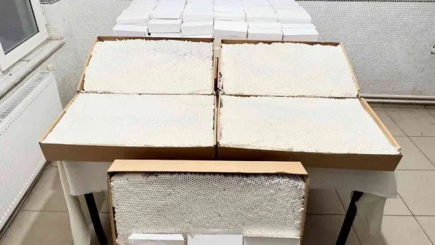 Kargodaki şüpheli paketten 100 bin liralık kaçak makaron çıktı