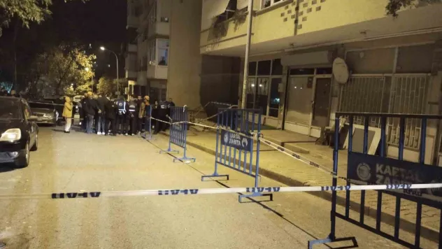 Kartal'da binanın kolonlarında çatlaklar oluştu: Bina tahliye edildi