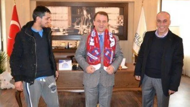 Kasaba, Kasabanın Gerçek Sahibini Ziyaret Etti