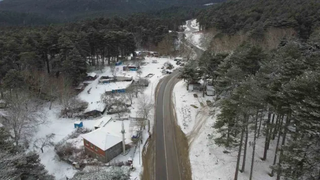 Kazdağları'na beklenen kar geldi: Yüksek kesimler beyaza büründü