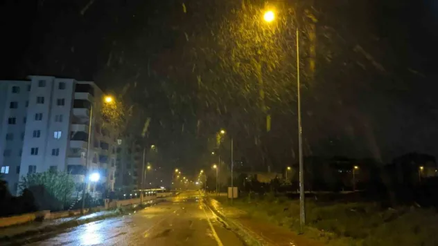 Keşan'da beklenen kar yağışı başladı