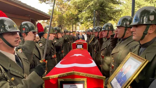 Kıdemli Başçavuş İnce ve Uzman Çavuş Dolapci, Cebeci Askeri Şehitliği'nde toprağa verildi