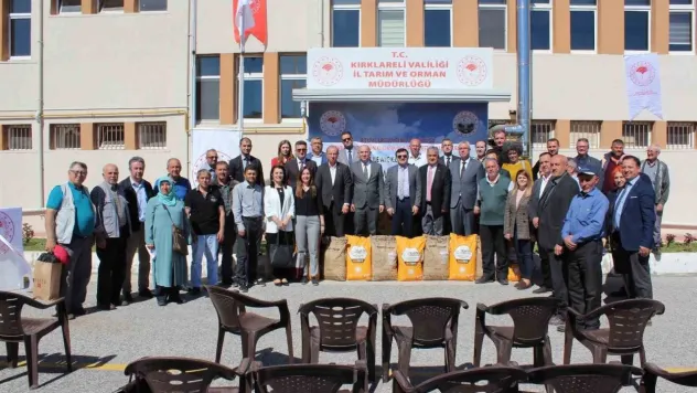 Kırklareli'de 326 çiftçiye yerli hibrit ayçiçeği tohumu dağıtıldı