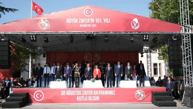 Kırklareli'nde 30 Ağustos Zafer Bayramı'nın 101. yıl dönümü törenlerle kutlandı