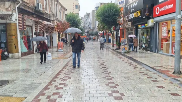 Kırklareli'nde sağanak yağış etkili oluyor